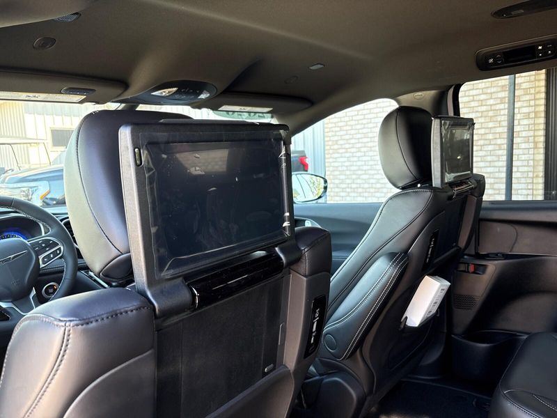 New 2026 Chrysler Pacifica SelectImage 5