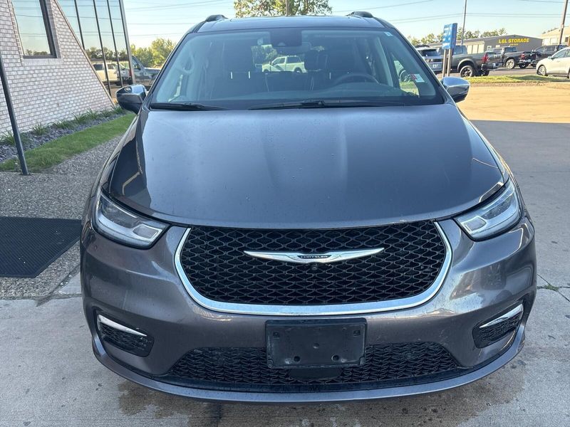 Used 2023 Chrysler Pacifica LimitedImage 7