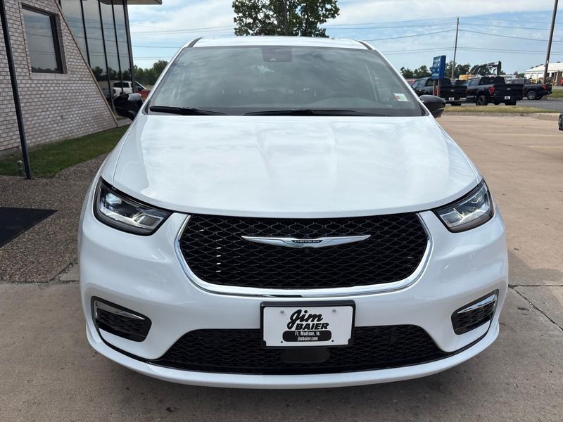 New 2025 Chrysler Pacifica SelectImage 7