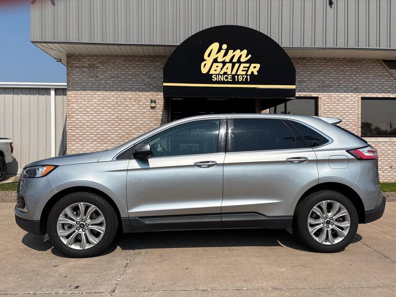 2023 Ford Edge TitaniumImage 2