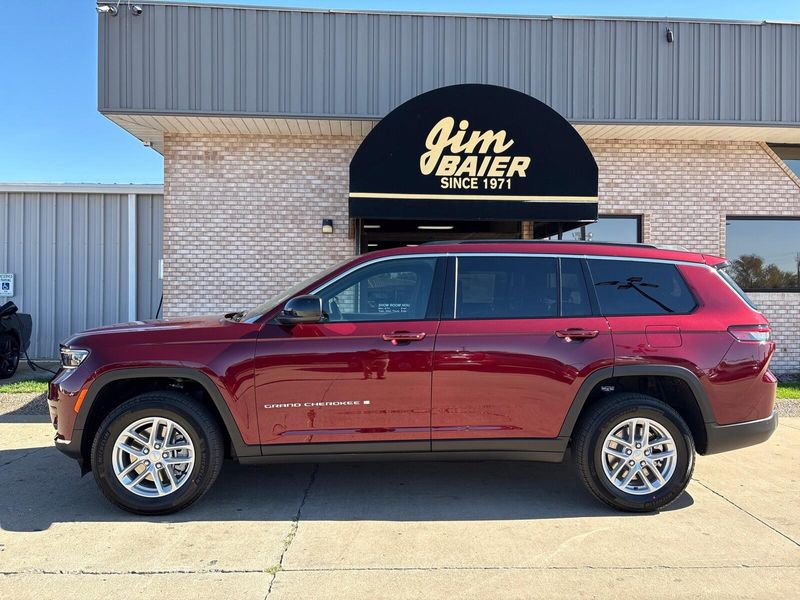 New 2025 Jeep Grand Cherokee L Laredo X 4x4Image 2