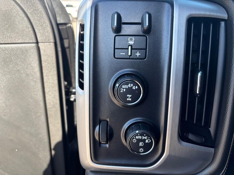 Used 2017 GMC Sierra 1500 SLTImage 17