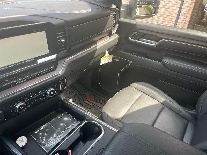 2024 GMC Sierra 2500HD SLTImage 28