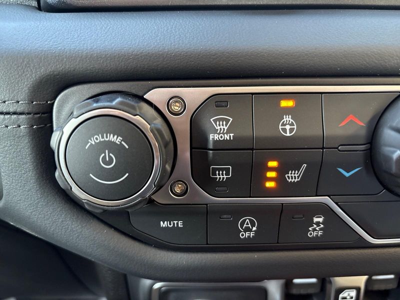 New 2026 Jeep Wrangler 4-door SaharaImage 17