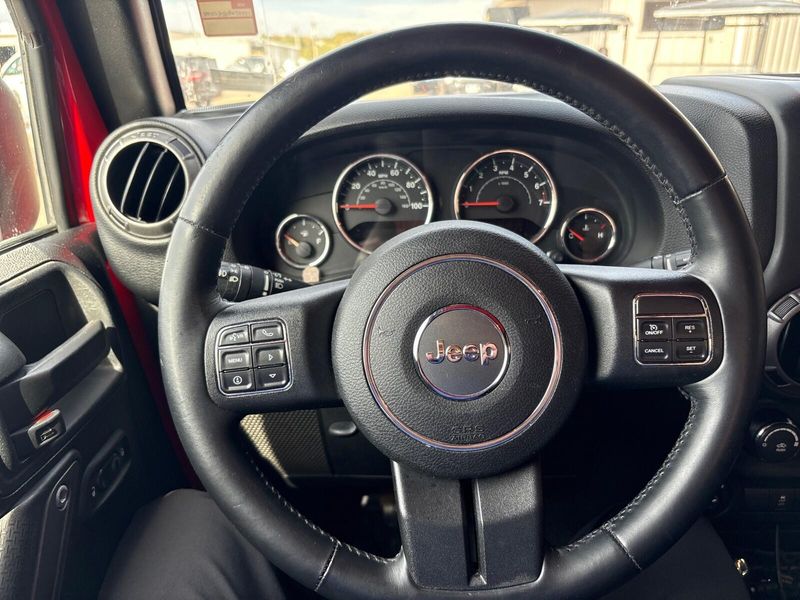 Used 2015 Jeep Wrangler Unlimited SportImage 14