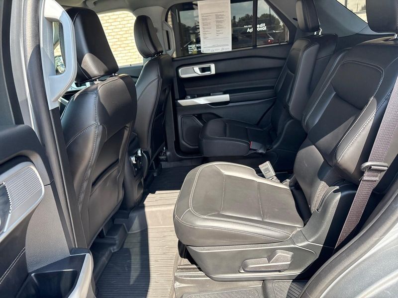 Used 2023 Ford Explorer XLTImage 4