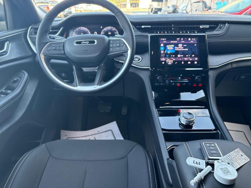 New 2025 Jeep Grand Cherokee Laredo X 4x4Image 5