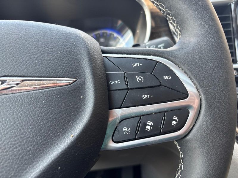 Used 2023 Chrysler Pacifica LimitedImage 14