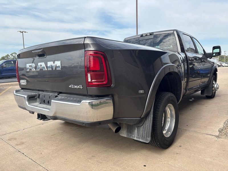 Used 2025 RAM 3500 LimitedImage 8