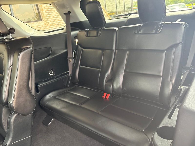 Used 2024 Ford Explorer XLTImage 5