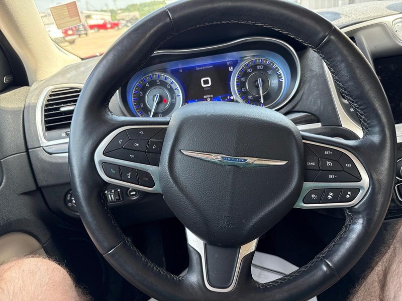 Used 2021 Chrysler 300 Touring LImage 15