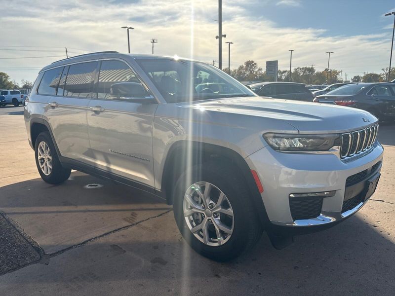 Used 2021 Jeep Grand Cherokee L LimitedImage 9