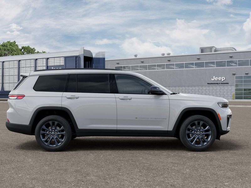 New 2026 Jeep Grand Cherokee L 85th Anniversary Edition 4x4Image 12