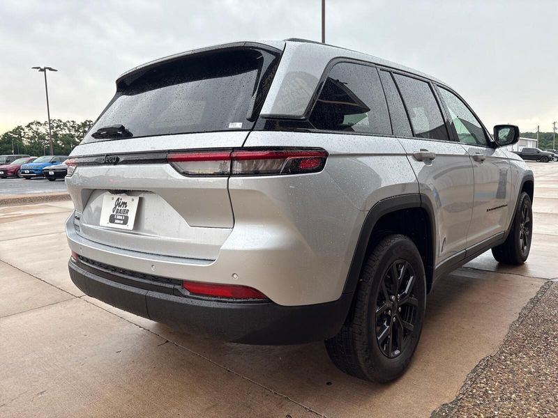 2025 Jeep Grand Cherokee Altitude X 4x4Image 9