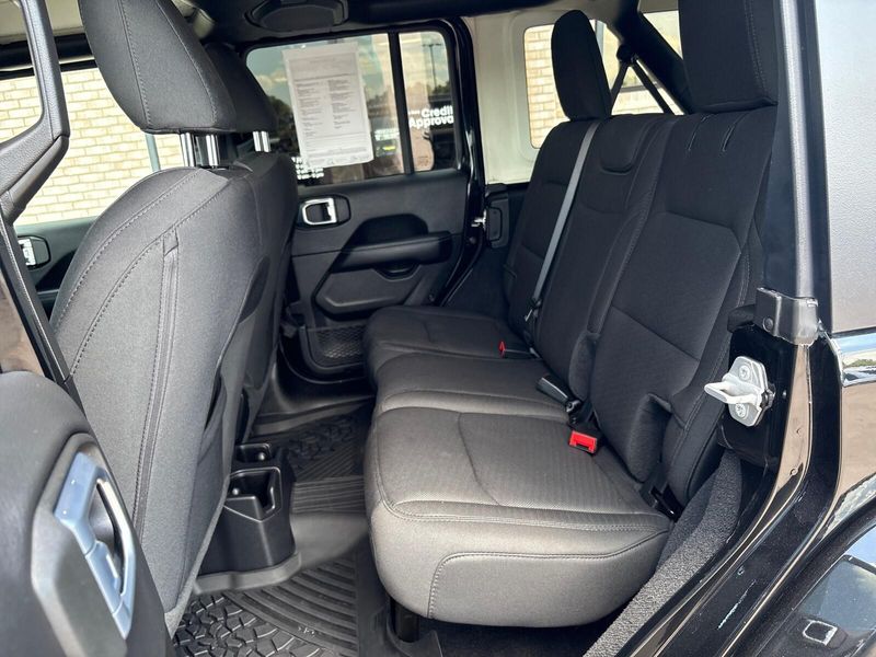 Used 2021 Jeep Wrangler Unlimited SaharaImage 5
