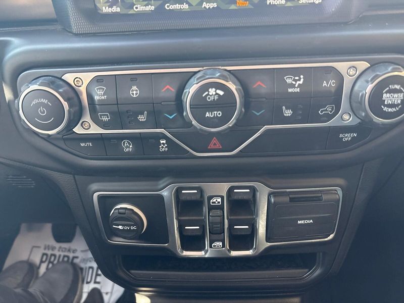 Used 2023 Jeep Wrangler WillysImage 19