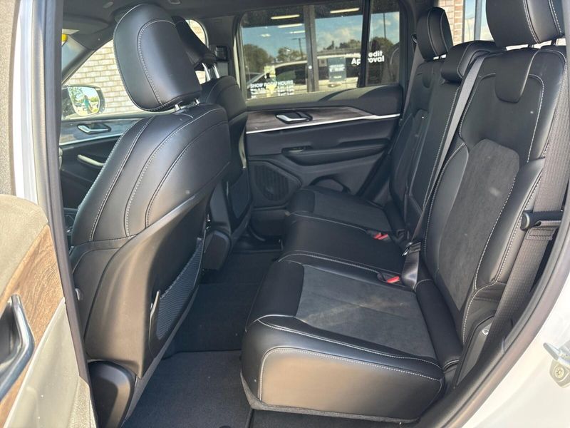 New 2027 Jeep Grand Cherokee Laredo Altitude 4x4Image 4