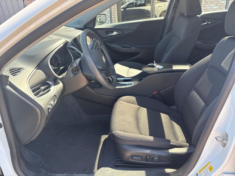 Used 2024 Chevrolet Malibu LTImage 3