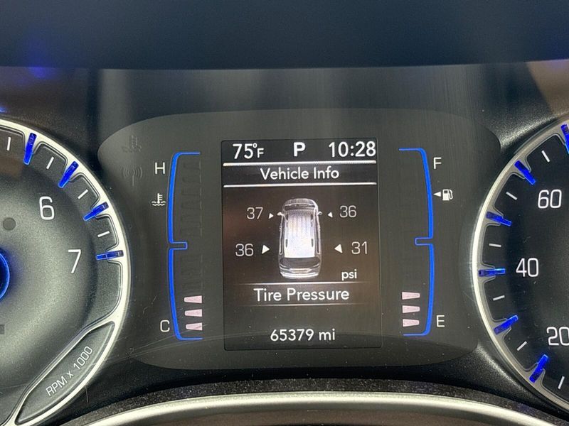 Used 2023 Chrysler Voyager LXImage 16