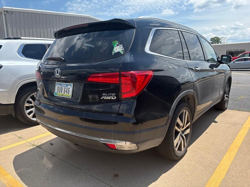 2017 Honda Pilot EliteImage 7