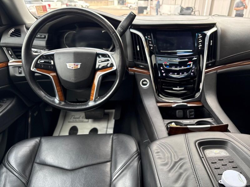 Used 2016 Cadillac Escalade Luxury CollectionImage 7