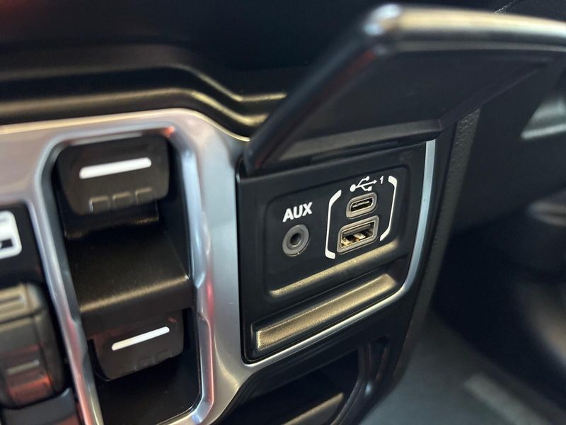 Used 2021 Jeep Wrangler Unlimited SaharaImage 21