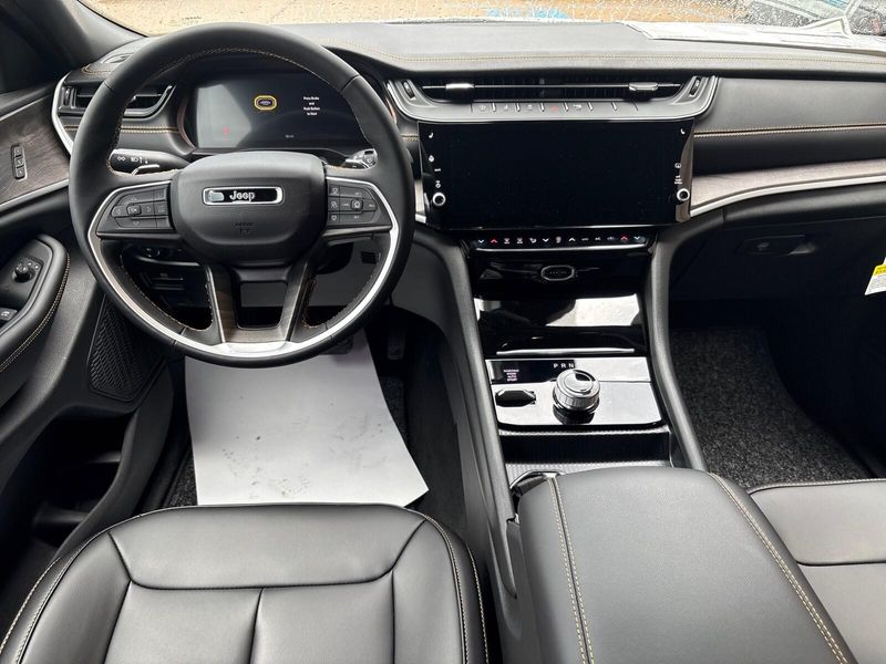 New 2026 Jeep Grand Cherokee L 85th Anniversary Edition 4x4Image 7