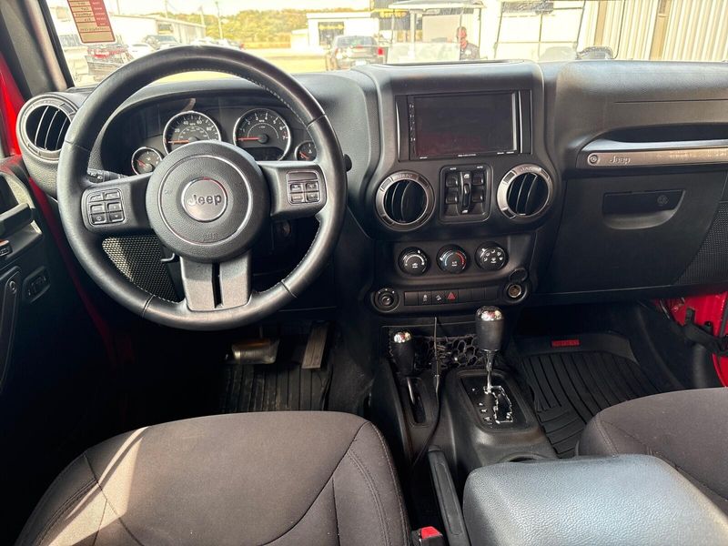 Used 2015 Jeep Wrangler Unlimited SportImage 5