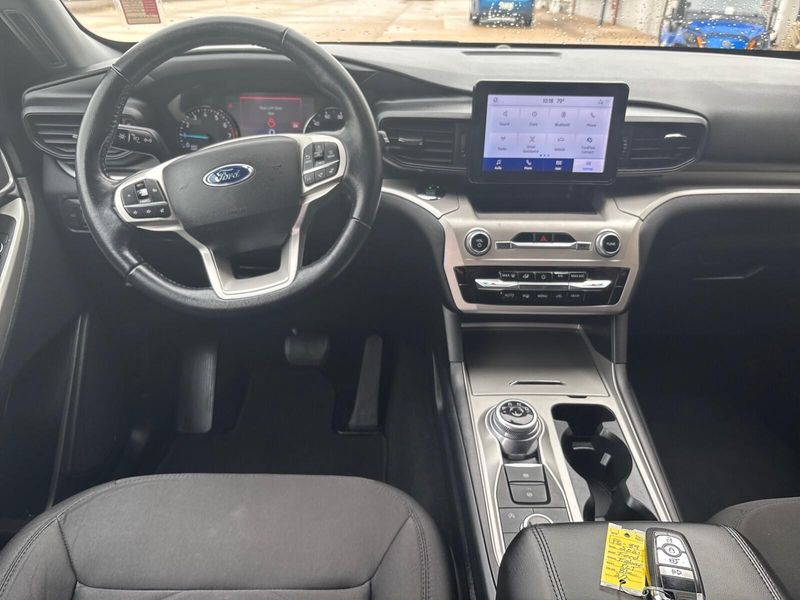 Used 2021 Ford Explorer XLTImage 7