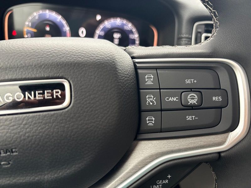 2026 Jeep Grand Wagoneer 4x4Image 18