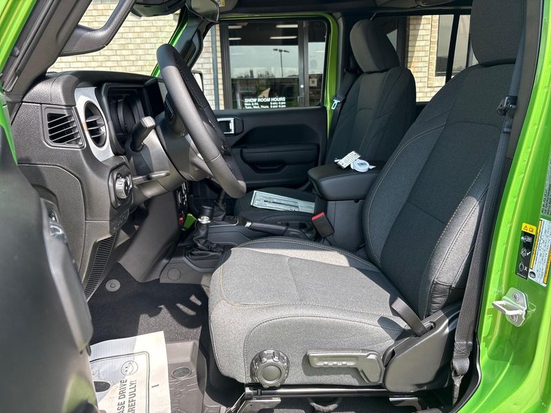 2025 Jeep Wrangler 4-door WillysImage 3