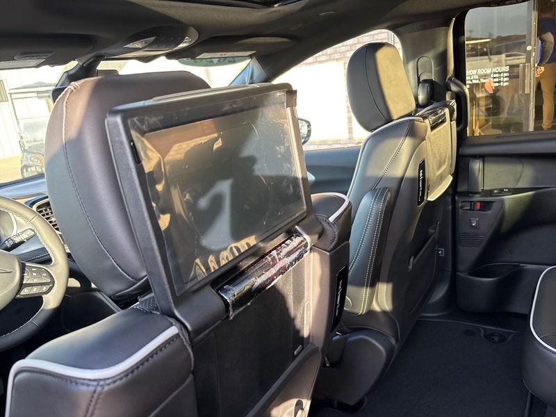 New 2026 Chrysler Pacifica LimitedImage 5