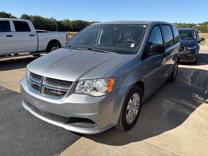 Used 2019 Dodge Grand Caravan SEImage 3