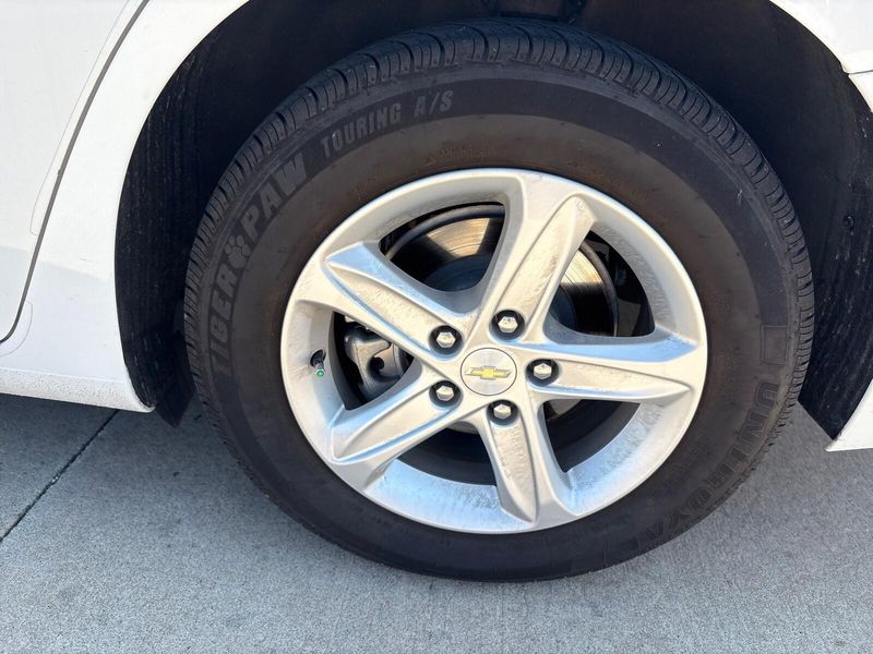Used 2023 Chevrolet Malibu LSImage 11