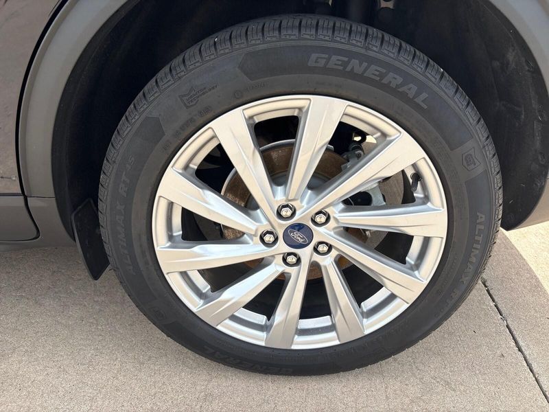 Used 2021 Ford Escape TitaniumImage 12