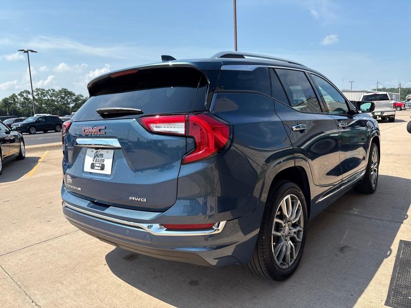 Used 2024 GMC Terrain DenaliImage 10