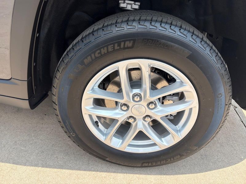 2025 Jeep Grand Cherokee Laredo X 4x4Image 13