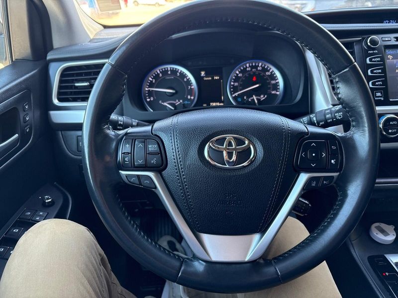 Used 2019 Toyota Highlander LimitedImage 16