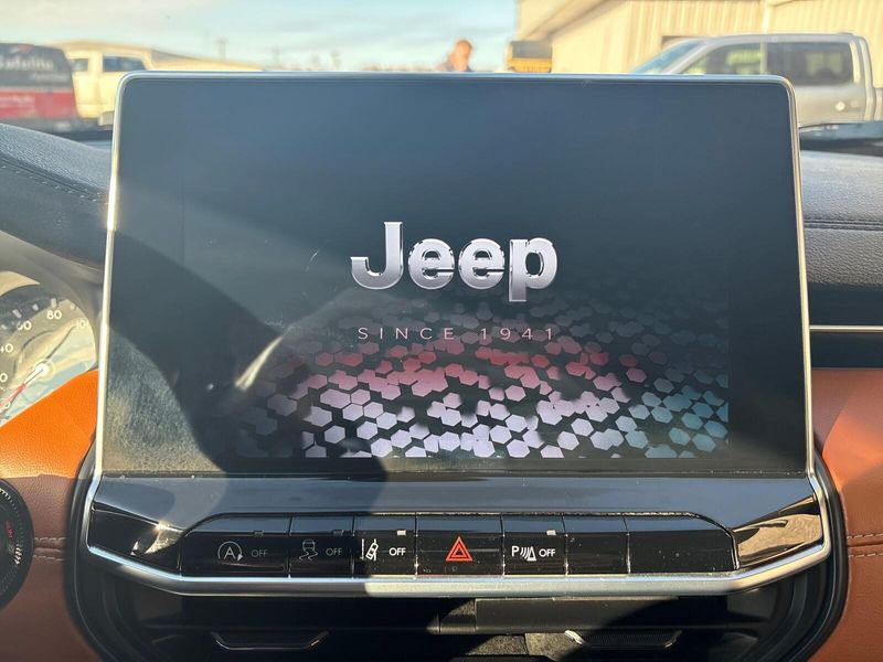 Used 2023 Jeep Compass LimitedImage 18