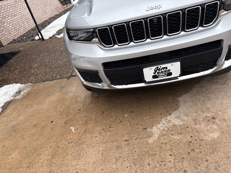 Used 2024 Jeep Grand Cherokee L LimitedImage 8
