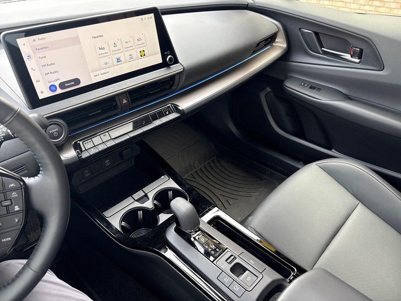 2024 Toyota Prius XLEImage 18