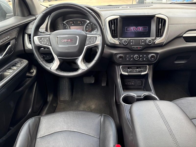 Used 2024 GMC Terrain SLTImage 5