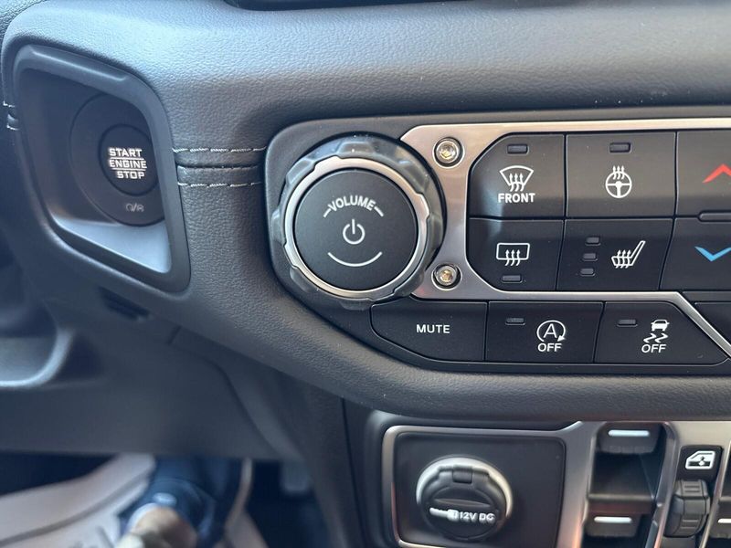 New 2025 Jeep Gladiator High Tide 4x4Image 18