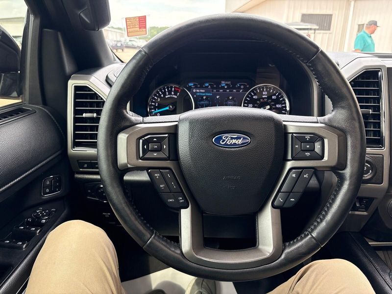Used 2019 Ford Expedition XLTImage 16