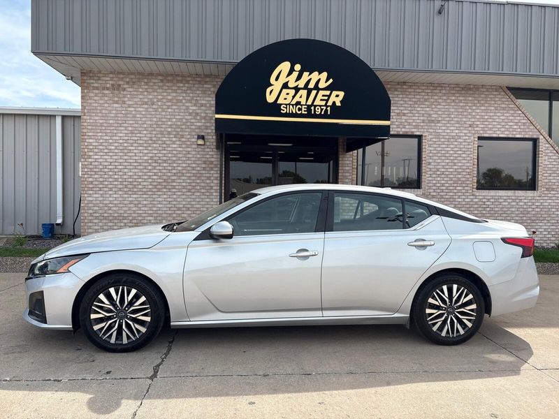 Used 2023 Nissan Altima 2.5 SVImage 2