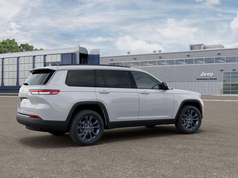 New 2026 Jeep Grand Cherokee L 85th Anniversary Edition 4x4Image 2