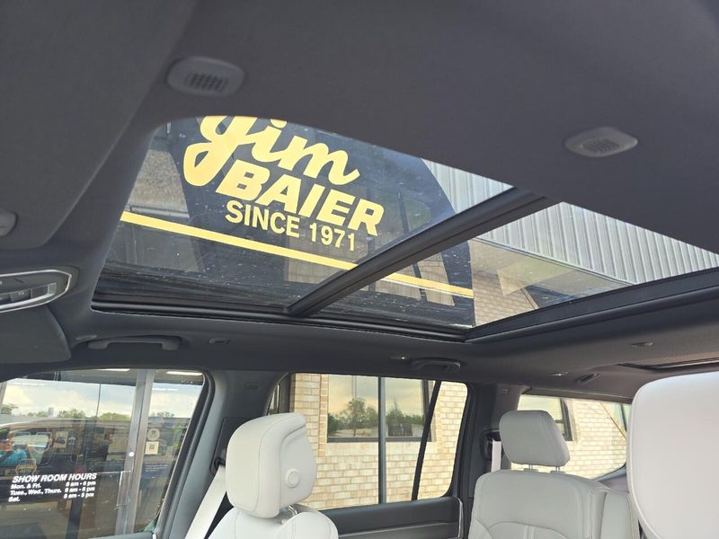 2025 Jeep Wagoneer Overland 4x4Image 27