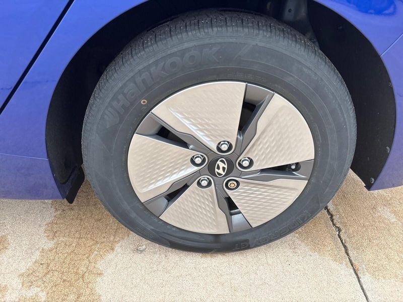 Used 2021 Hyundai Ioniq Hybrid SEImage 10