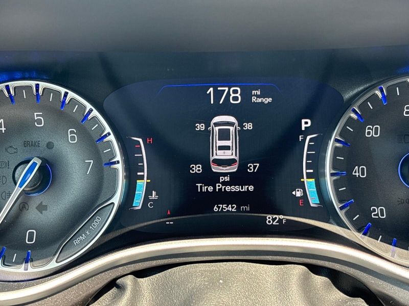 Used 2024 Chrysler Pacifica Touring LImage 16