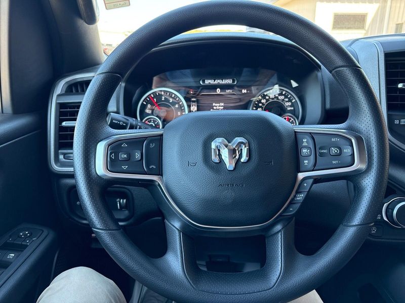 New 2027 RAM 1500 Express Crew Cab 4x4 5